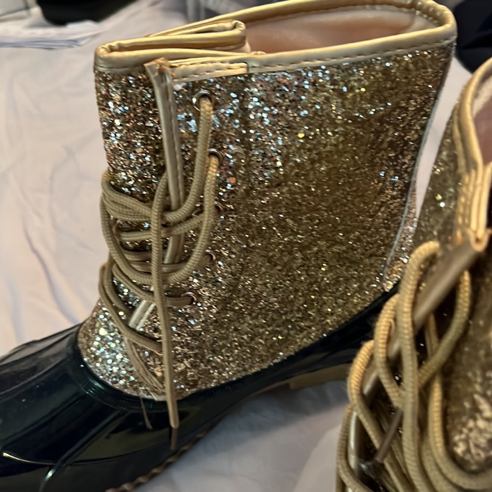 Size 10 glitter winter boots by Sugar new - Picture 2 of 4